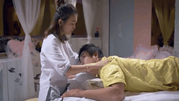 亚洲av,男人的天堂久久久的相关介绍