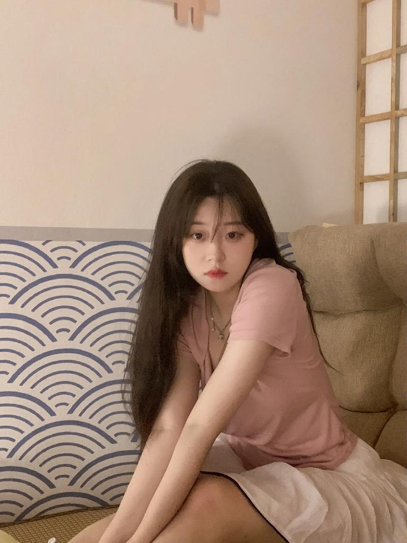 操哭美女的相关介绍