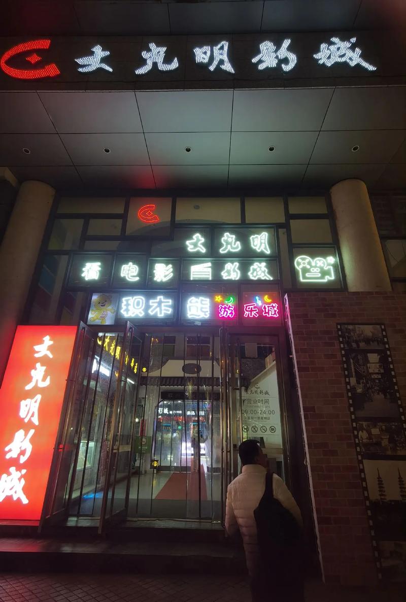 苏州电影院推荐 | 苏州热门影城排片查询 | 苏州情侣约会观影指南