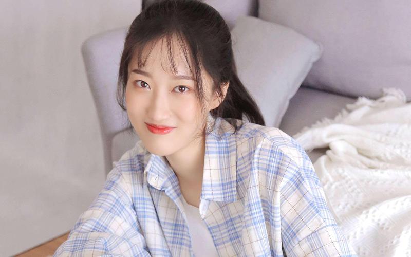 操哭老师陆远的相关介绍