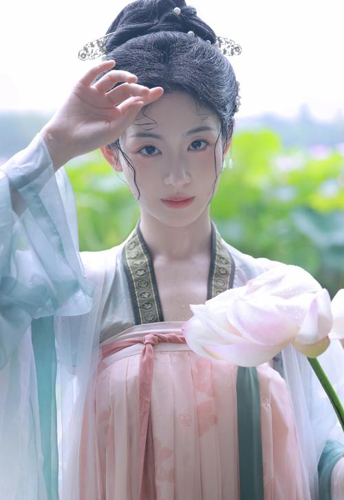 美女免费看18岁的相关介绍