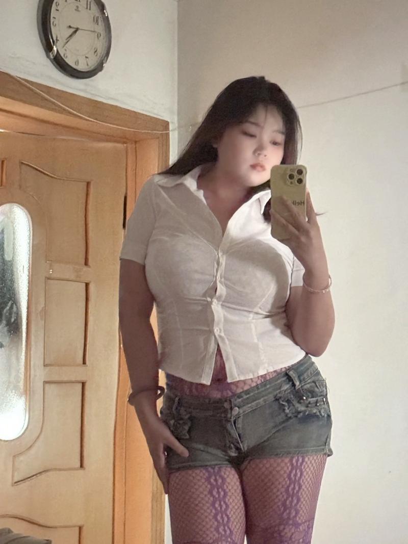操白丝美女逼的相关介绍