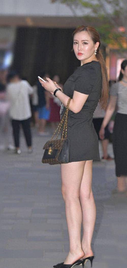 人妻有码一区的相关介绍