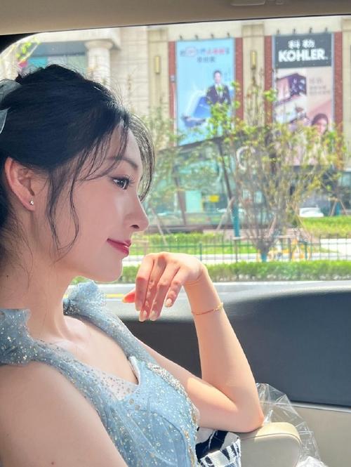 欧美人妻少妇精品久久久的相关介绍