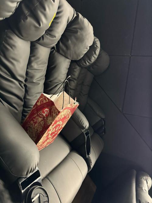一边看一边摸一边操的相关介绍