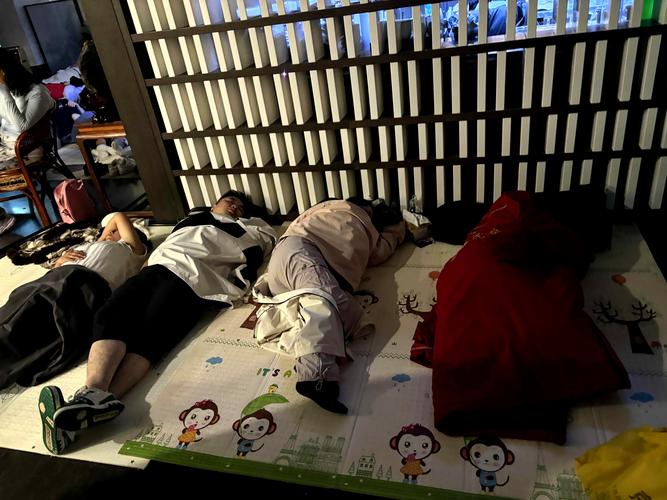 少妇av射精精品蜜桃专区的相关介绍