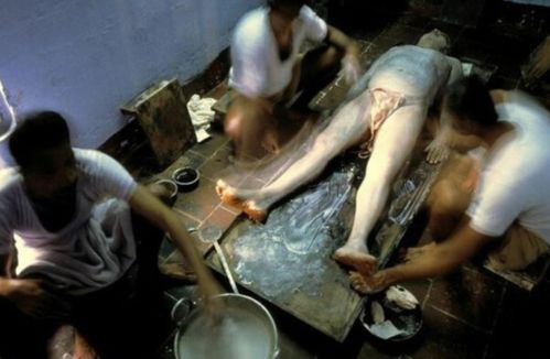 和少妇野外做爰av的相关介绍