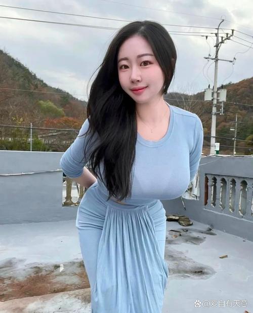 亚洲少妇的优雅生活:婚后自我提升与家庭平衡的智慧之道