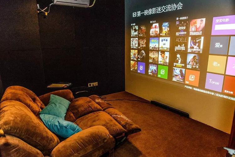 一边摸下边一边亲的相关介绍