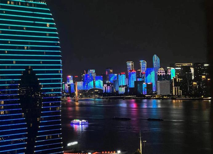 超淫少妇喷水av的相关介绍